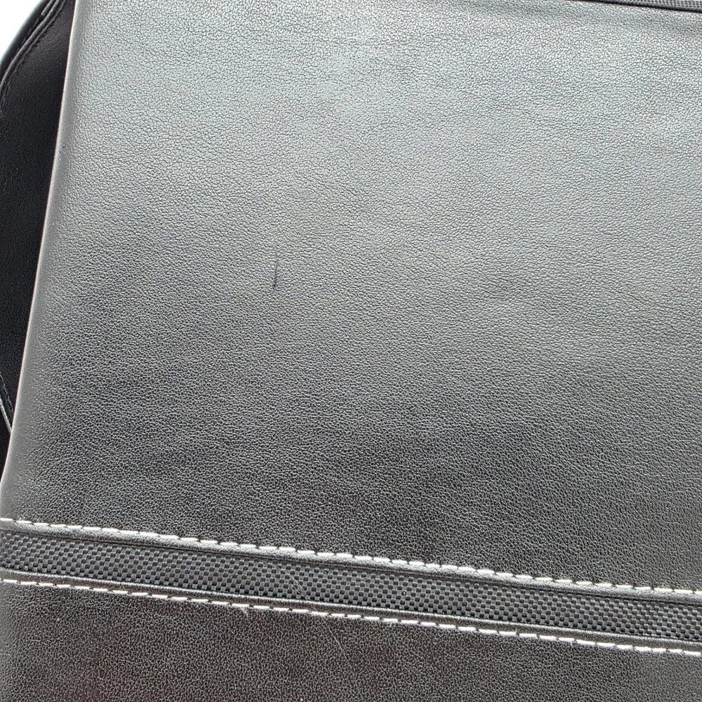 Targus 256 CD DVD Storage Binder Case Black Faux Leather Zip Media Organizer - Picture 7 of 12
